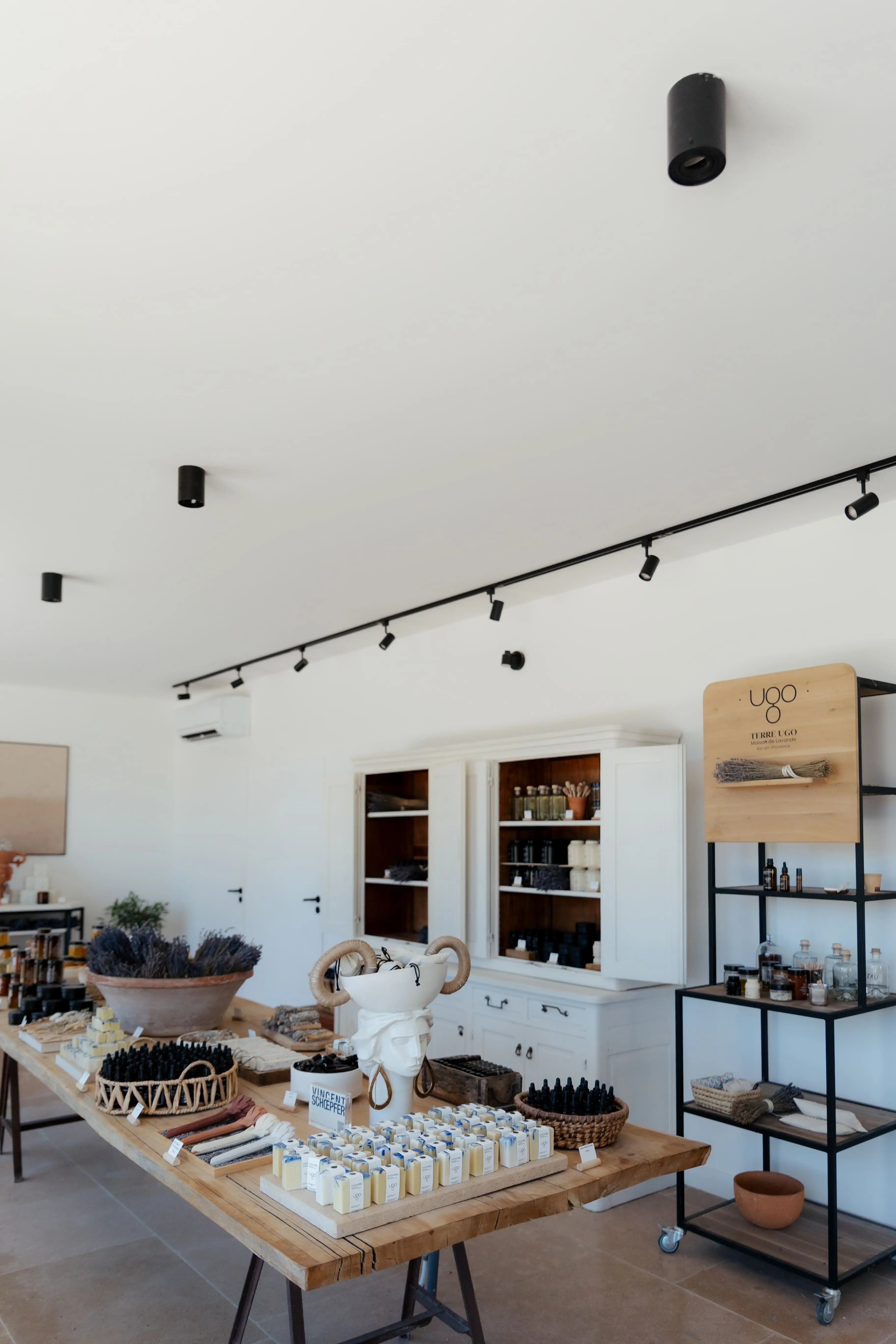 Boutique d'Aix-en-Provence avec tous nous produits à base de lavande. Elle se trouve à l'entrée du domaine. 