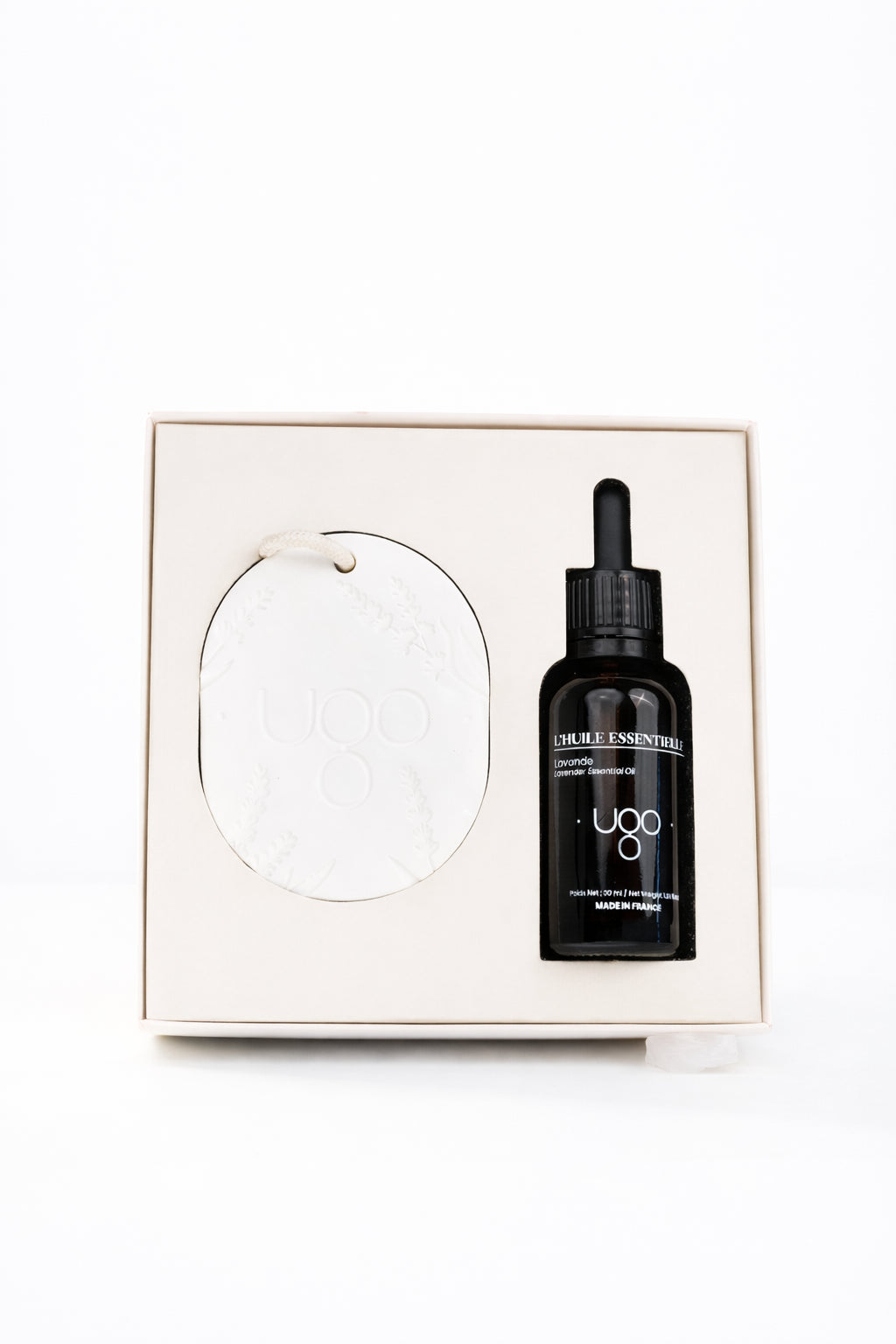 Diffuseur d'ambiance en céramique pour huiles essentielles Terre Ugo, vu de face.