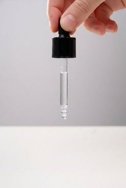 Compte-goutte de l'huile essentielle de lavandin de Terre Ugo. 