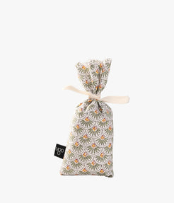 Sachet de lavande traditionnel Terre Ugo avec motif vert, vue de face.