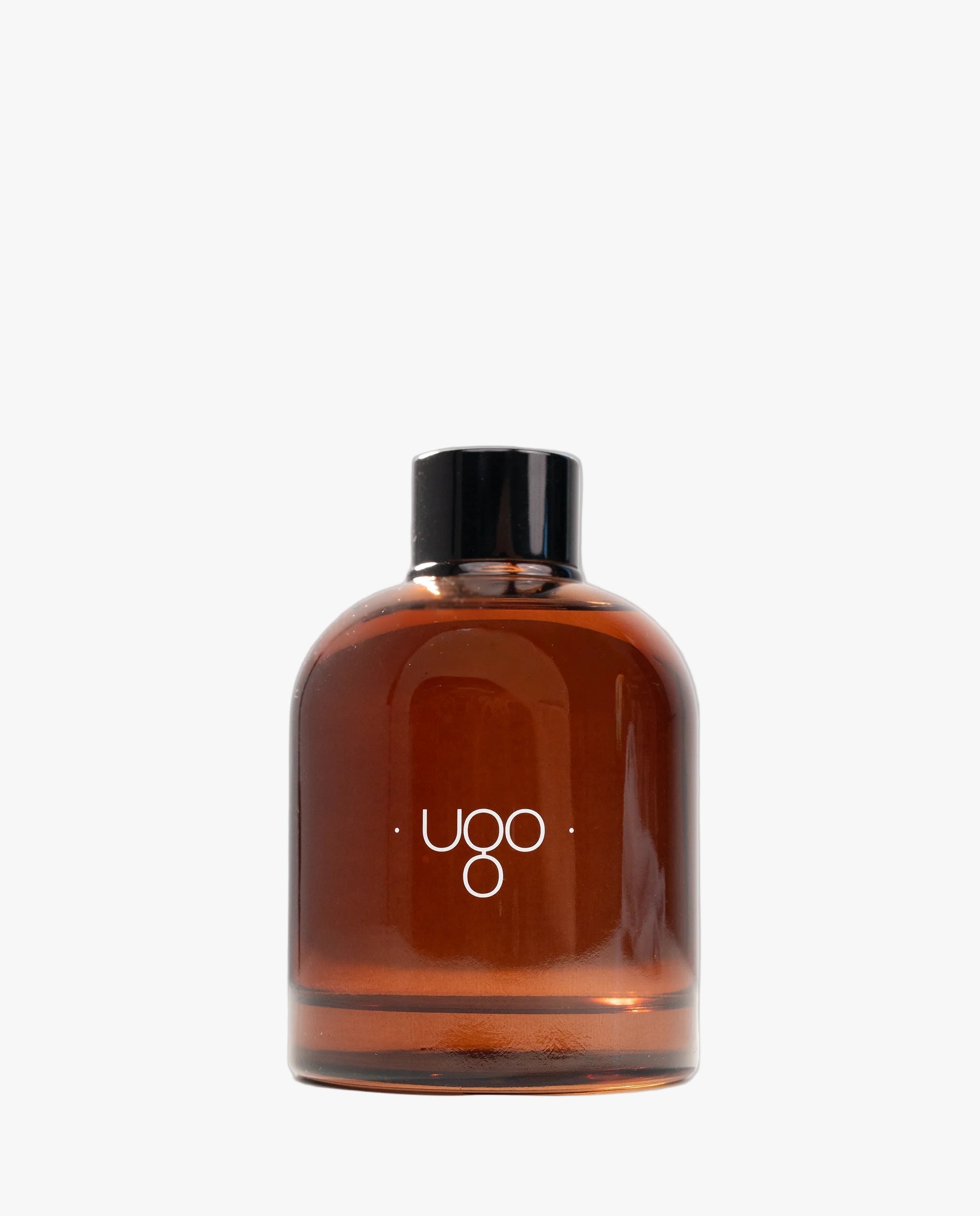 Parfum d’ambiance Lumina Terra Terre Ugo, flacon avec tiges diffuseur, vue de face.