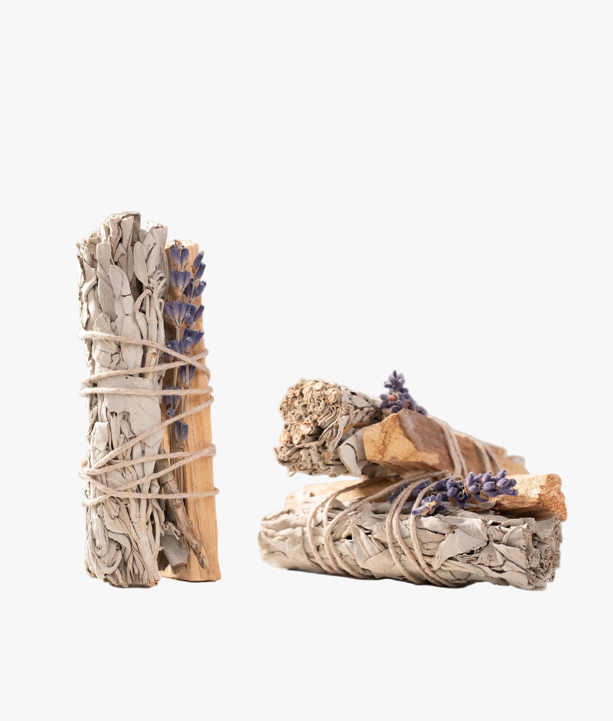 Bâtonnets purificateurs Terre Ugo avec sauge blanche, Palo Santo et brin de lavande, vue de face.