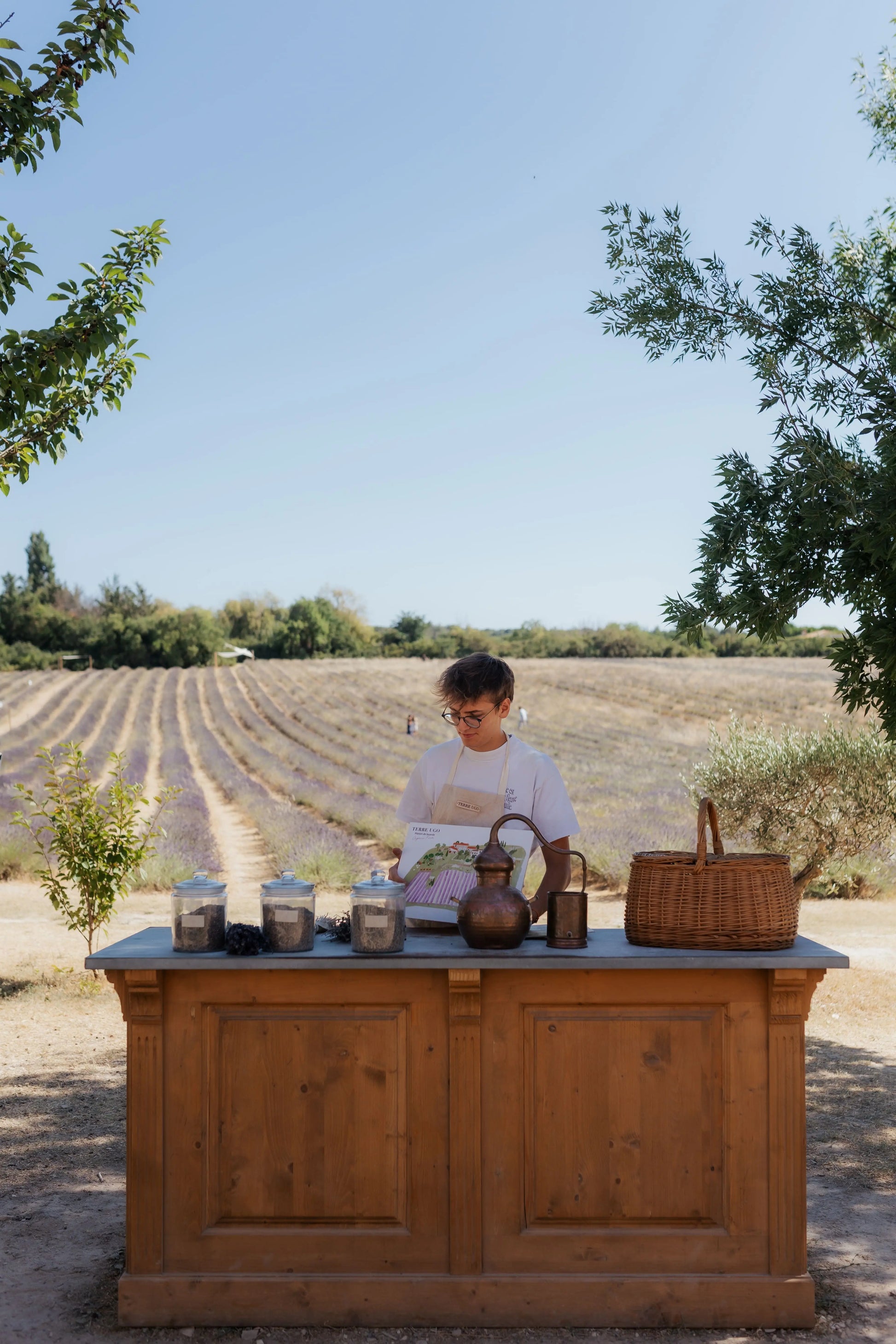 Notre animateur fait la présentation du domaine en anglais et en français. Nous expliquons notre histoire ainsi que nos pratiques agricoles. Inclue dans l'éntrée au domaine.