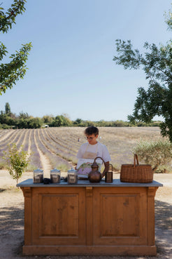 Notre animateur fait la présentation du domaine en anglais et en français. Nous expliquons notre histoire ainsi que nos pratiques agricoles. Inclue dans l'éntrée au domaine.